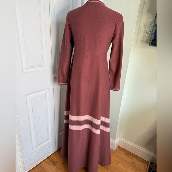 1970s Vassarette Burgundy Pink Chevron Pattern Bohemian Flower Power Maxi Dress - Picture 8 of 11